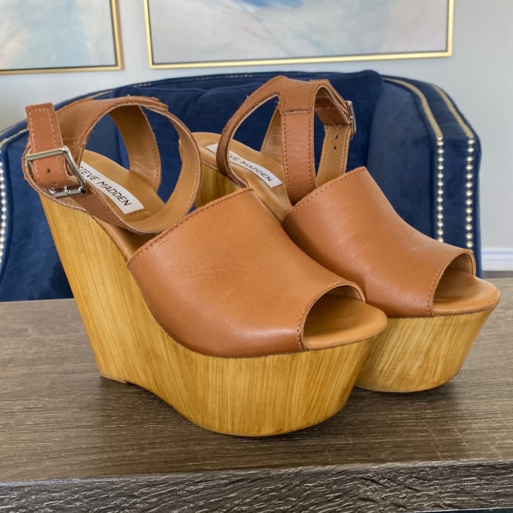 Steve Madden super-rise platform wedge sandals in Cognac.